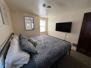 2 slaapkamers, een bureau, een strijkplank/strijkijzer, gratis wifi