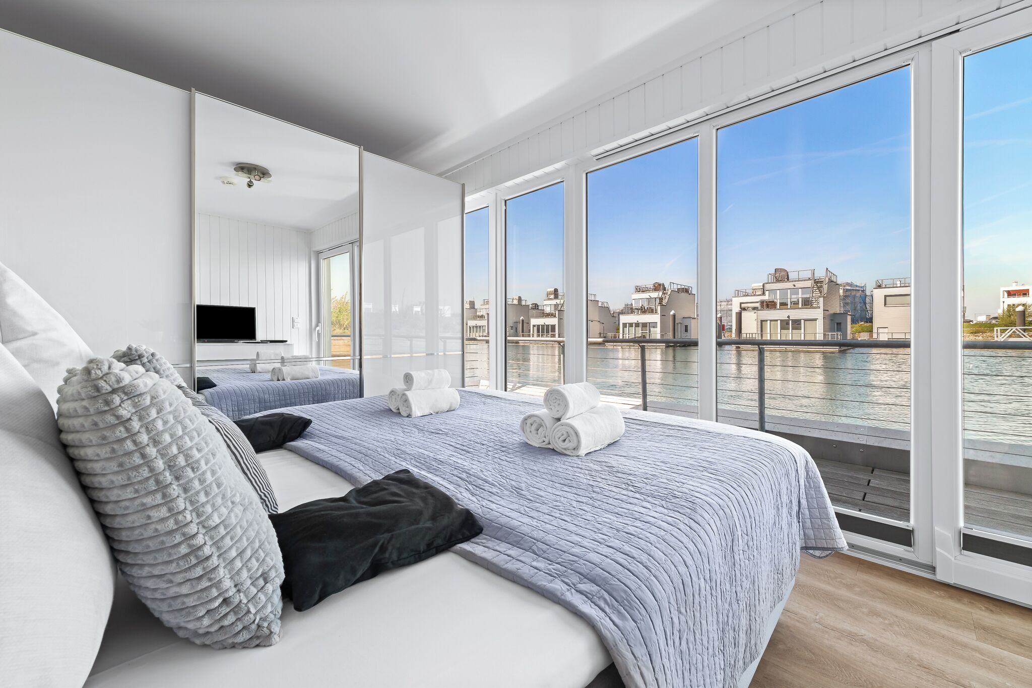 2 bedrooms, iron/ironing board, free WiFi