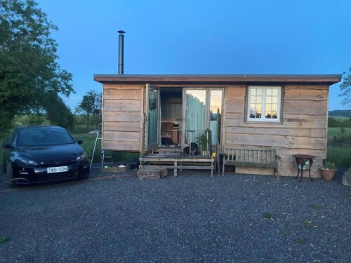 Tranquil Lodge Retreat in Swindon