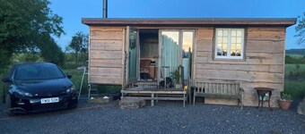 Tranquil Lodge Retreat in Swindon