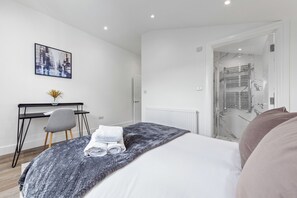 Appartement, 2 tweepersoonsbedden, patio, uitzicht op stad (The Hyde - Apt 4) | 2 slaapkamers, individueel gedecoreerd, individueel gemeubileerd