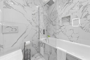 Apartment, Multiple Beds, Patio, City View (The Hyde - Apt 5) | Bathroom