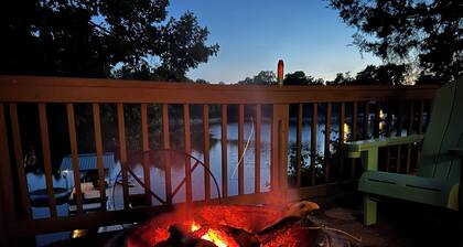 4-Bedroom Lake-side Retreat with New Dock!