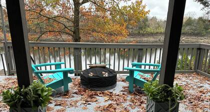 4-Bedroom Lake-side Retreat with New Dock!