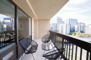 Apartment, City View | Balcony - Crystal City Modern Apt w Gym (Arlington)