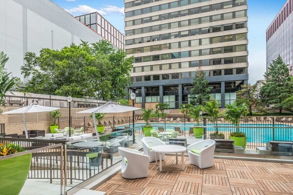 Terrace/patio - Crystal City Modern Apt w Gym (Arlington)