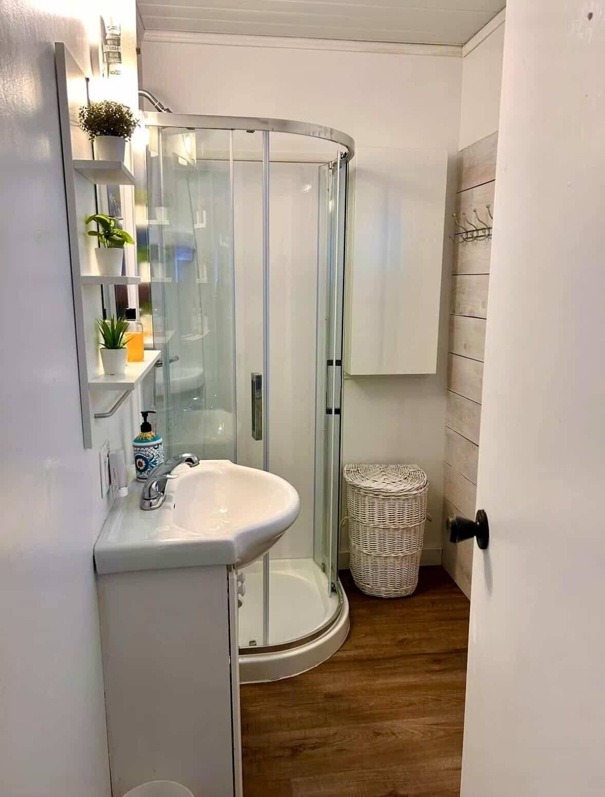 Dusche, Handtücher, Seife, Toilettenpapier