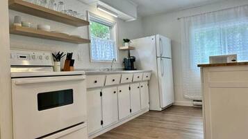 Microwave, oven, stovetop, cookware/dishes/utensils