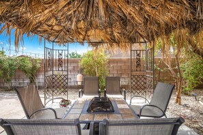 Outdoor dining - 4BR-Retro Game Room-Theater-Pool & Spa (Indio)