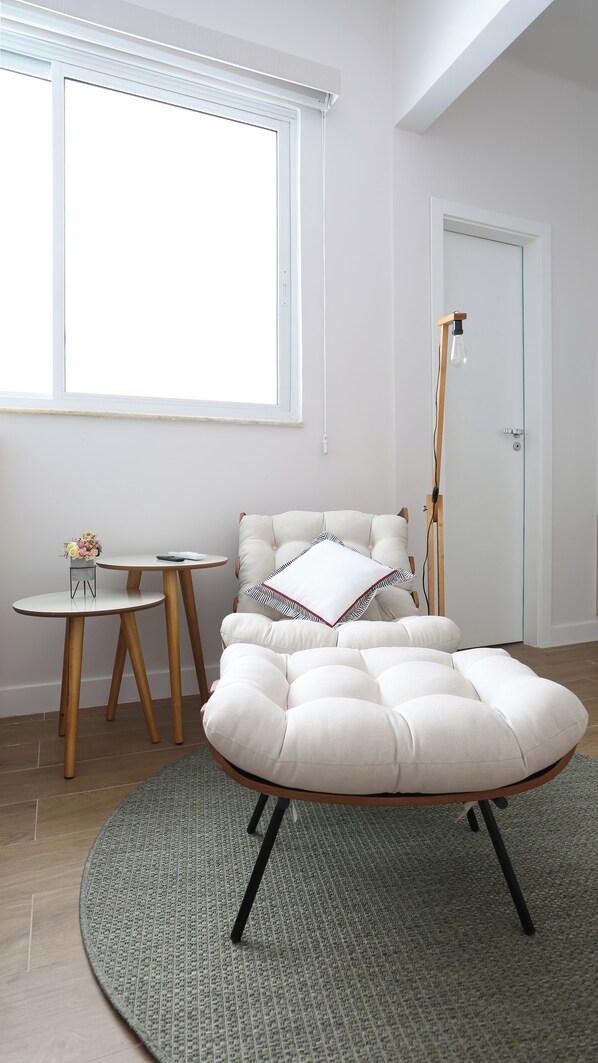 Apartment | Living area | 50-inch Smart TV with digital channels - Lindo Loft próximo a praia (Rio de Janeiro)