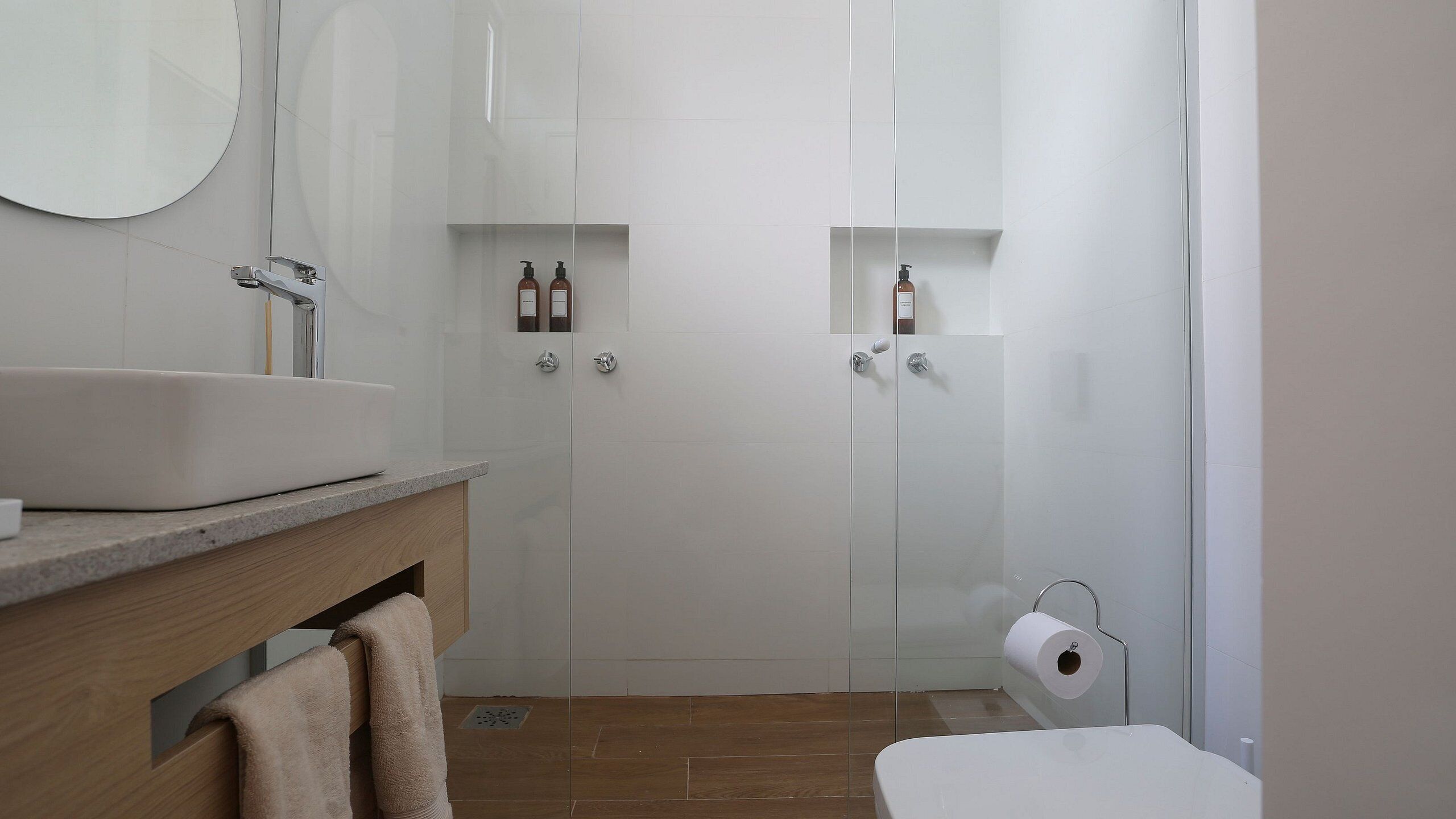 Apartment | Bathroom | Shower