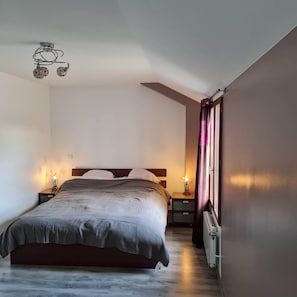 3 Schlafzimmer, Bügeleisen/Bügelbrett, WLAN, Bettwäsche
