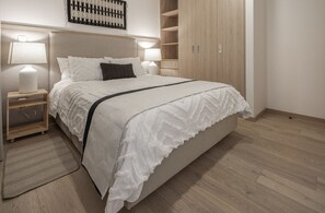 3 chambres, bureau, fer et planche à repasser, accès au Wi-Fi (inclus)