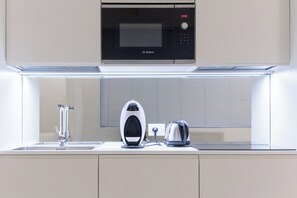 Fridge, coffee/tea maker