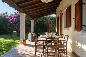 Outdoor dining - Villa Calyra - contryside and private pool (Olbia)