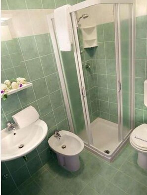 Shower, bidet - Residence Carina Apartment Elegance Front for 6 persons (Bibione)