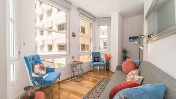 Una Smart TV, videojuegos, libros