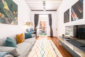 スマートテレビ、テレビゲーム、書庫