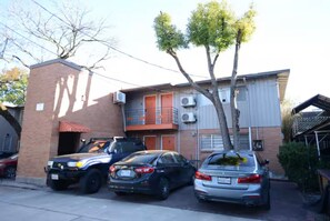 Exterior - Midtown Gem! Sleeps 3 Near Richmond and Montrose (Houston)
