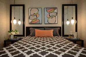 1 bedroom, iron/ironing board, free WiFi, bed sheets - Midtown Gem! Sleeps 3 Near Richmond and Montrose (Houston)