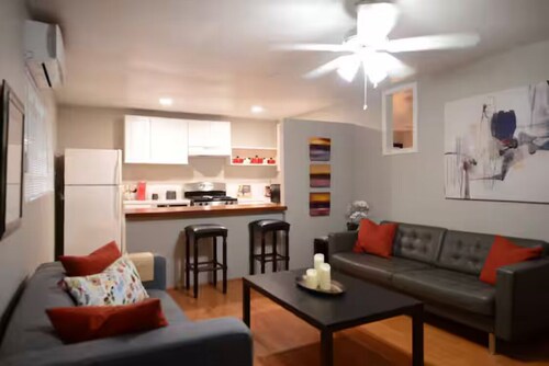 Midtown Gem! Sleeps 3 Near Richmond and Montrose
