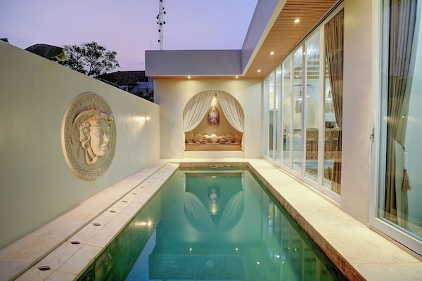 Private pool