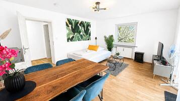 2 Schlafzimmer, Schreibtisch, Bügeleisen/Bügelbrett, Reisekinderbett