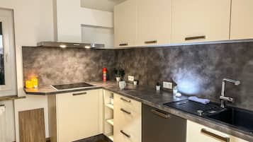 Fridge, microwave, oven, stovetop