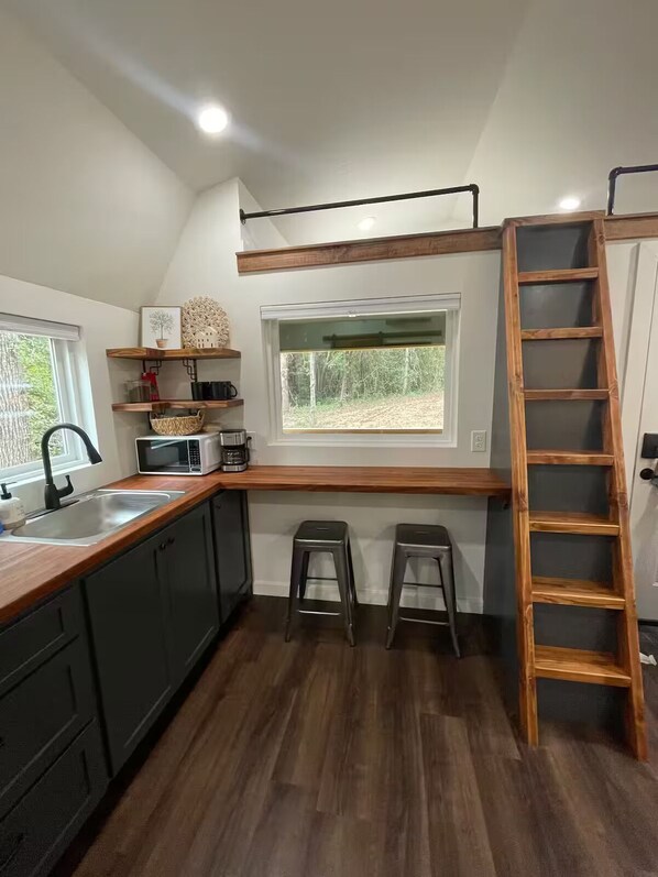 Fridge, microwave, stovetop, coffee/tea maker