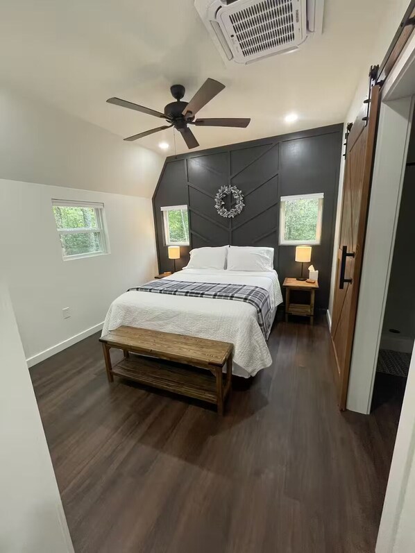 2 bedrooms, iron/ironing board, travel cot, free WiFi