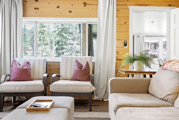 Living area - The Ingersol Mine Cabin (Keystone)