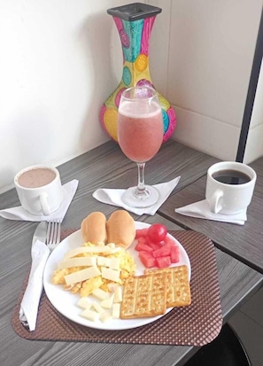 Free daily full breakfast  - HOTEL BOGOTA SUITES (Bogotá)