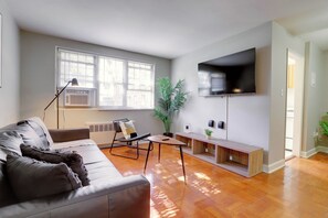 Appartement | Coin séjour | Télévision à écran plasma de 50 pouces avec chaînes par câble