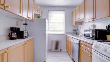 Apartment | Private kitchen | Coffee/tea maker, toaster, blender