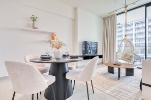 Dining - Luxury 1 Bed in Binghatti Lavender (Dubai)