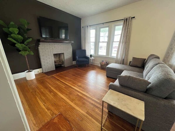 TV, books, offices - Anderson Towne Center (Cincinnati)