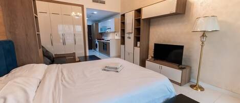 1 makuuhuone, työpöytä, silitysrauta/-lauta, Wi-Fi