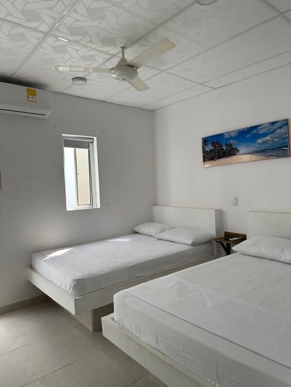 Classic-Doppel- oder -Zweibettzimmer, 2 Doppelbetten, Nichtraucher