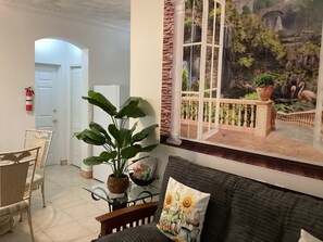 Smart TV, books - Colwins #2 For Families/Couples/Singles Sleeps 4 (Grand Turk)
