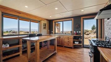 Geladeira, micro-ondas, lava-louças, torradeira