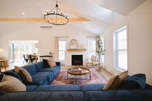 Televisión, chimenea y futbolito 