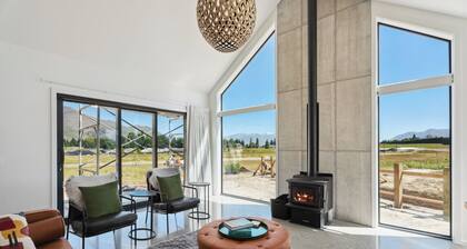 Mountain Majesty - Wanaka Holiday Home