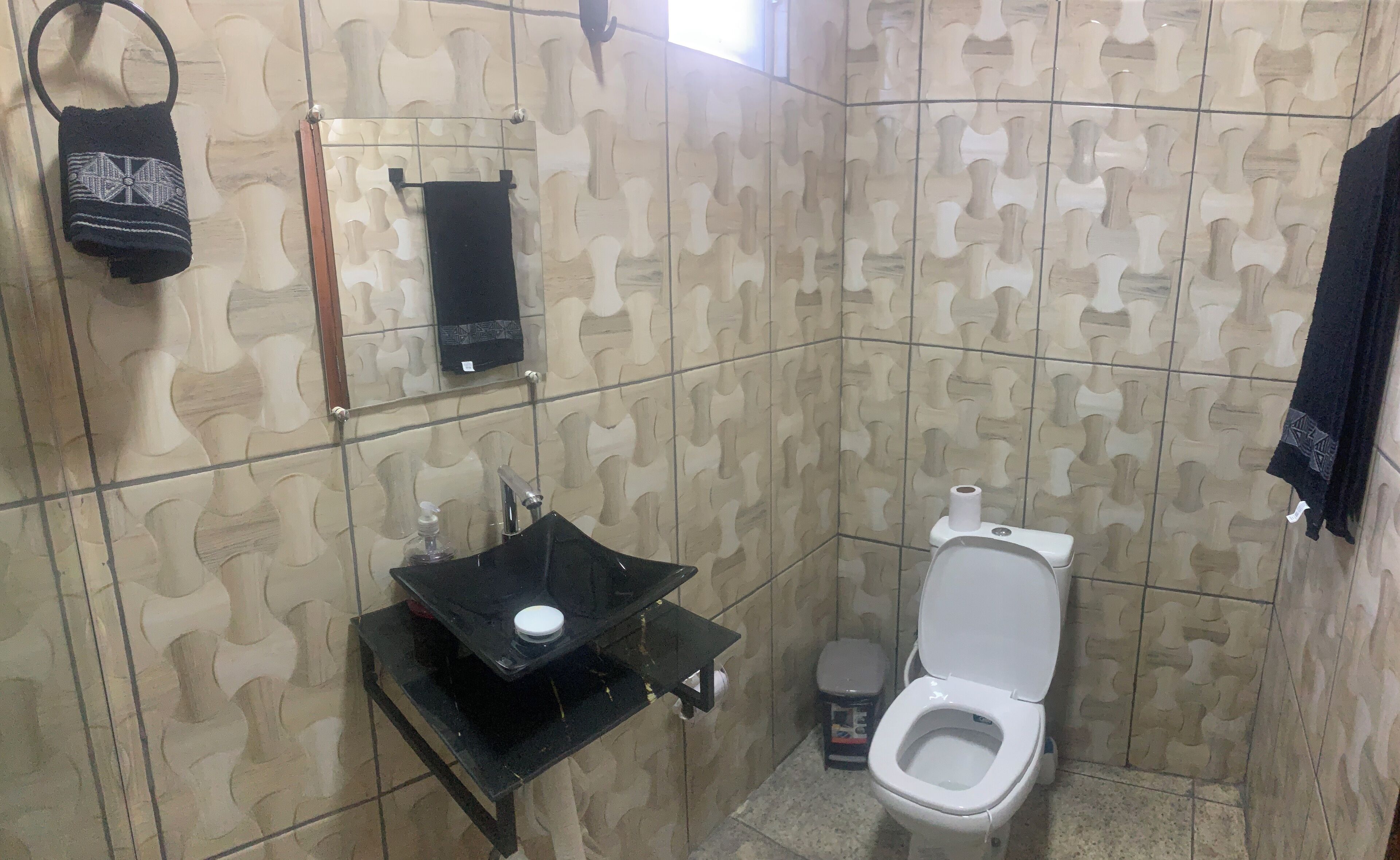 Dusche, Handtücher, Seife, Toilettenpapier