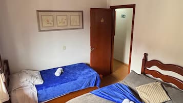 Comfort Triple Room, Non Smoking, Private Bathroom | Desk, free WiFi