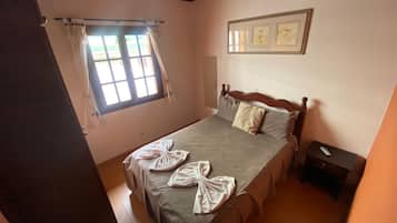 Standard Suite, 1 Double Bed, Non Smoking, Private Bathroom | 1 bedroom, desk, free WiFi