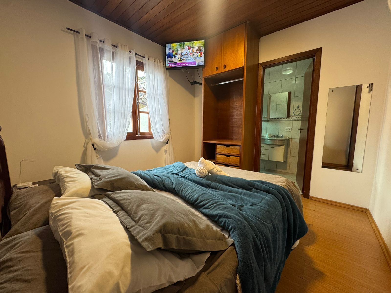 Standaard suite, 1 tweepersoonsbed, niet-roken, privébadkamer | Een bureau, gratis wifi