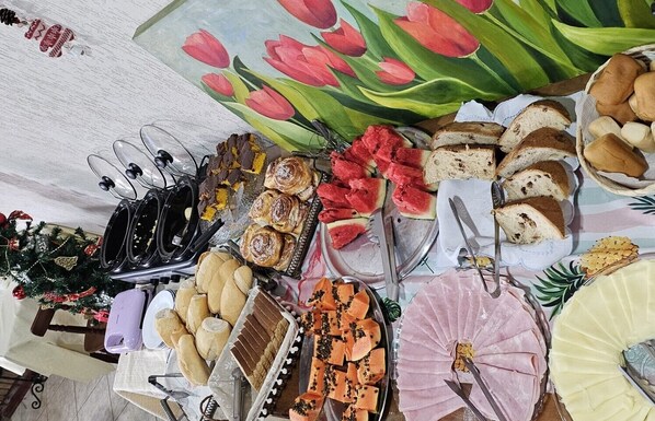 Free daily buffet breakfast