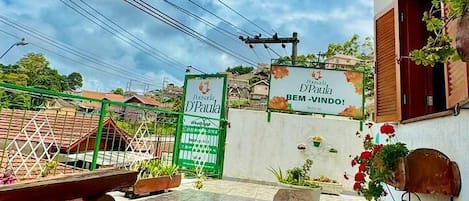 Mặt tiền nơi lưu trú