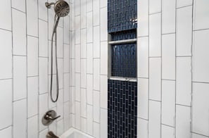 Hair dryer, towels, soap, shampoo - Modern, Fully Furnished Retreat, Close to OSU Campus, Downtown and Riverside Hos (Columbus)