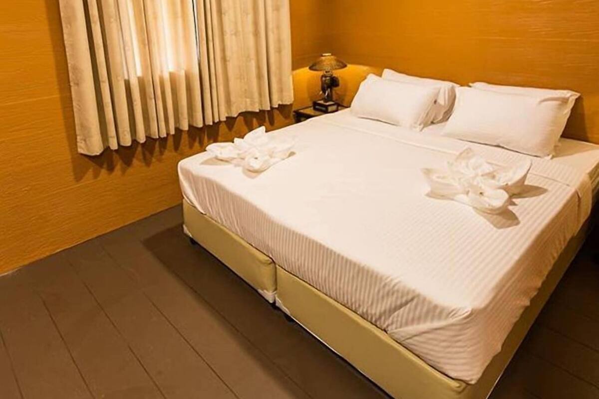 Deluxe Double Room | Free WiFi, bed sheets